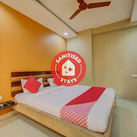Oyo 18431 Hotel Celestee Grand Hyderabad Exterior foto