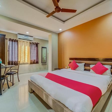 Oyo 18431 Hotel Celestee Grand Hyderabad Exterior foto
