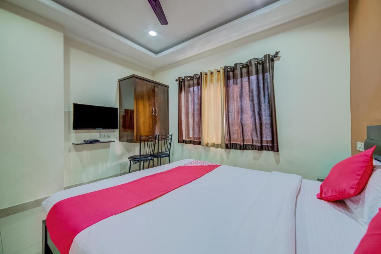 Oyo 18431 Hotel Celestee Grand Hyderabad Exterior foto