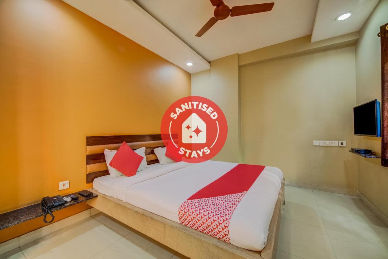 Oyo 18431 Hotel Celestee Grand Hyderabad Exterior foto