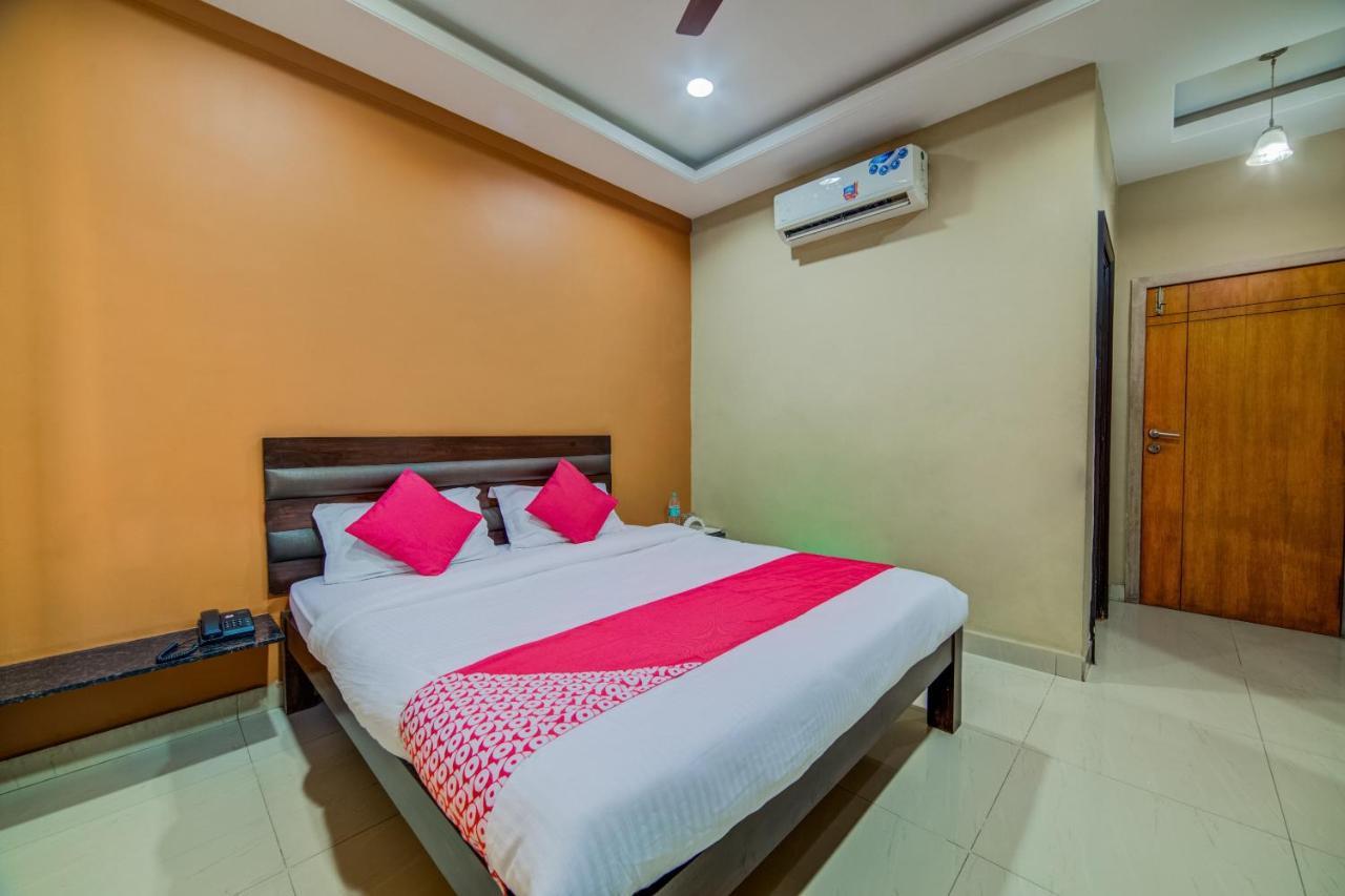 Oyo 18431 Hotel Celestee Grand Hyderabad Exterior foto