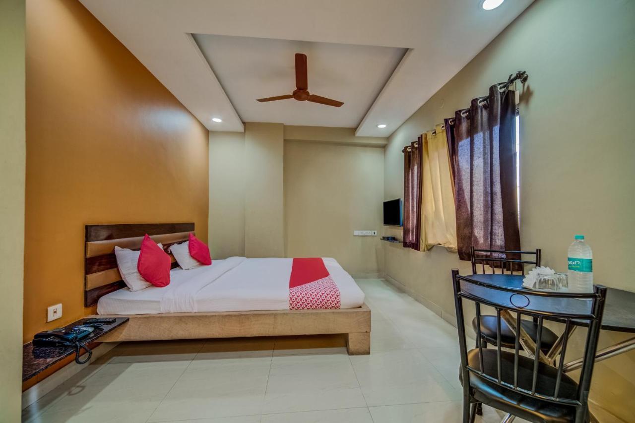 Oyo 18431 Hotel Celestee Grand Hyderabad Exterior foto