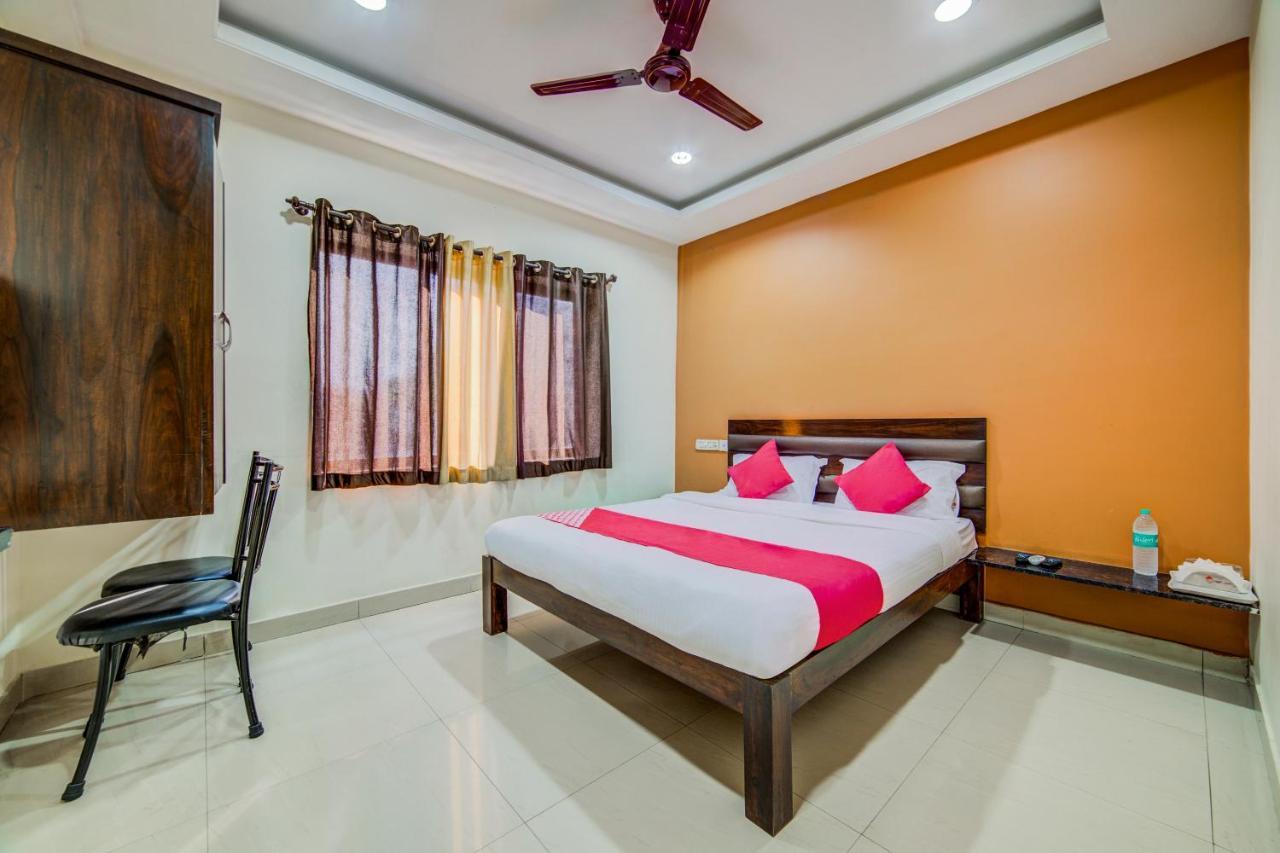 Oyo 18431 Hotel Celestee Grand Hyderabad Exterior foto