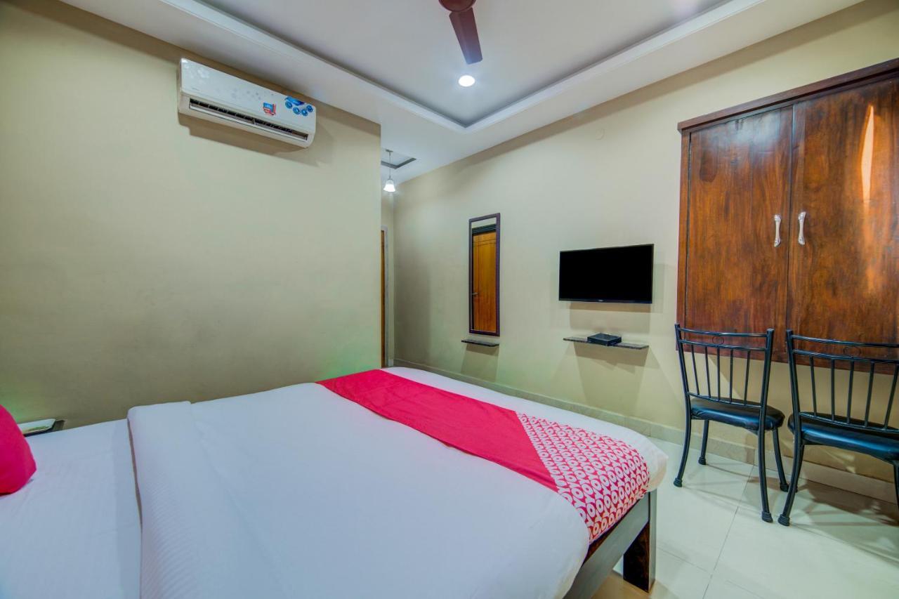 Oyo 18431 Hotel Celestee Grand Hyderabad Exterior foto