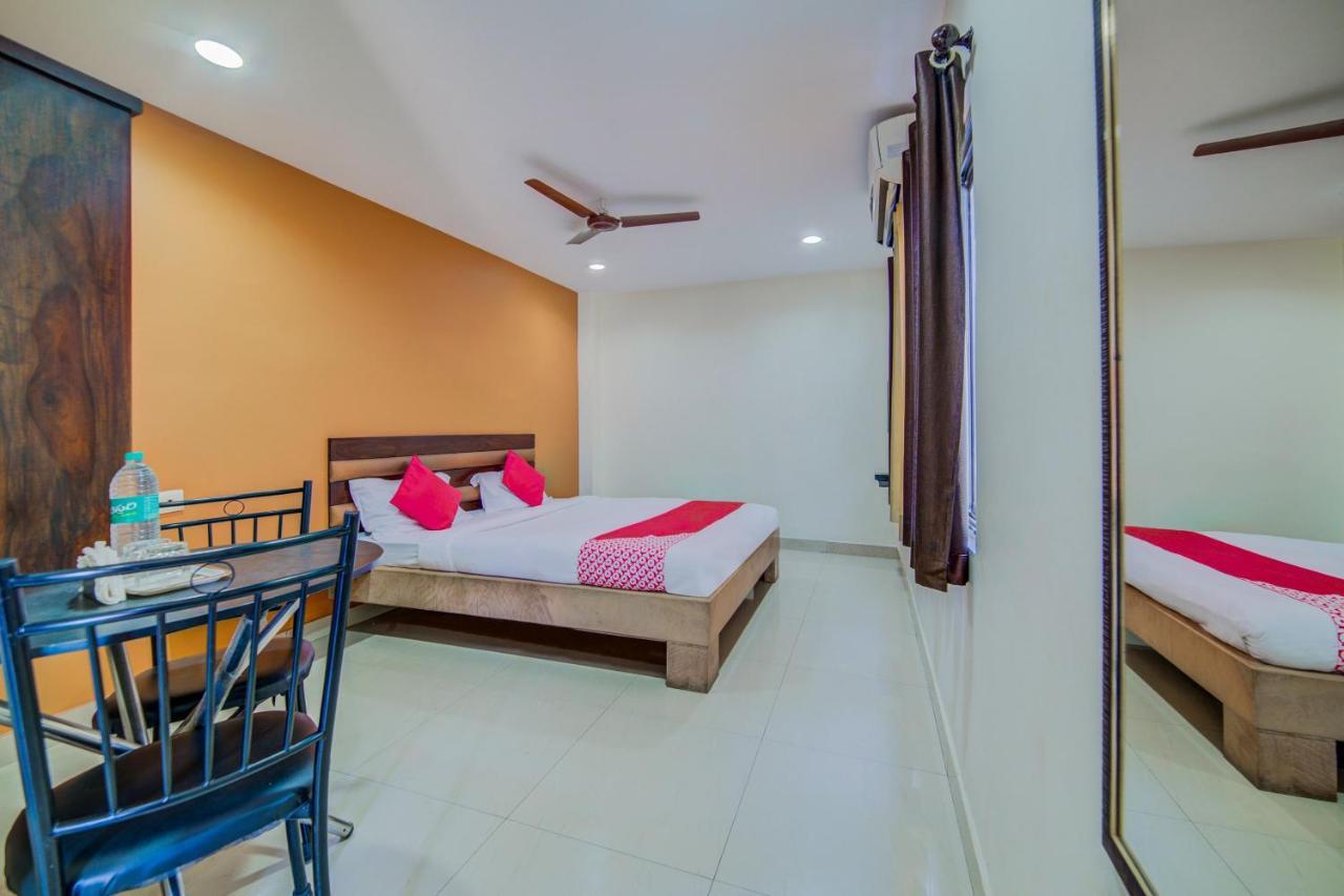 Oyo 18431 Hotel Celestee Grand Hyderabad Exterior foto